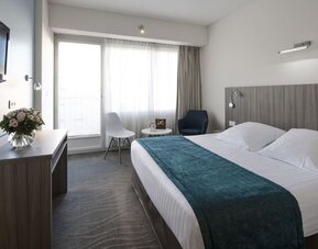 Day use room with natural light at Splendid Hotel & Spa Nice.