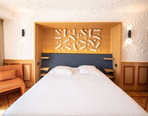 Day use room with natural light at Splendid Hotel & Spa Nice.