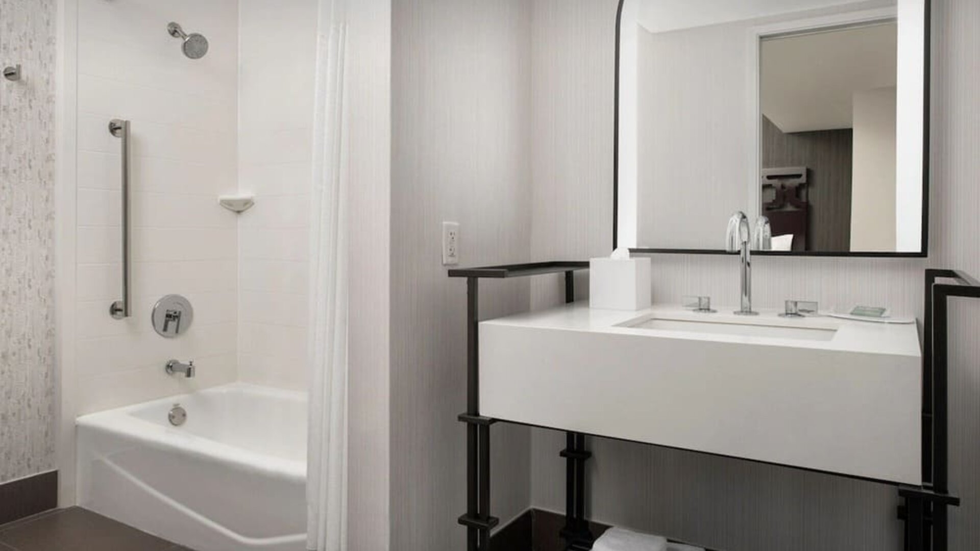 Private guest bathroom with shower and tub at Courtyard San Diego Downtown.