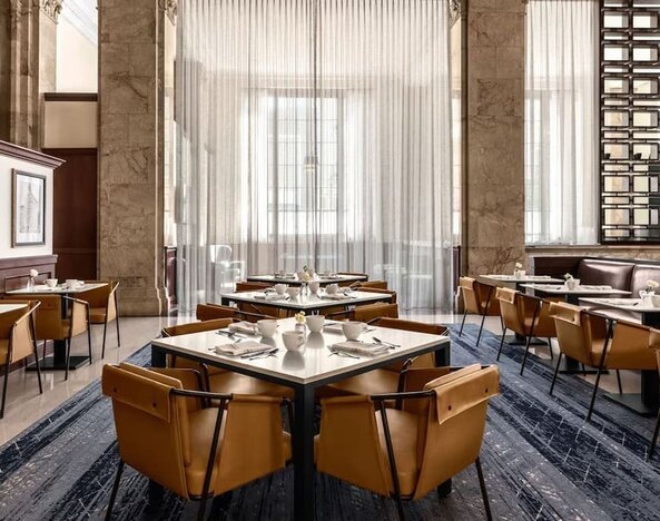 Dining area perfect for coworking at Courtyard San Diego Downtown.