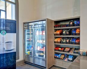 Convenience store at Embassy Suites By Hilton Miami - International Airport.