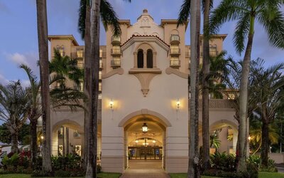 Entrance at Embassy Suites By Hilton Miami - International Airport.