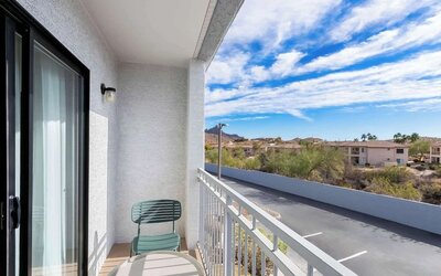 Day use room with natural light at Spark By Hilton Fountain Hills Scottsdale.