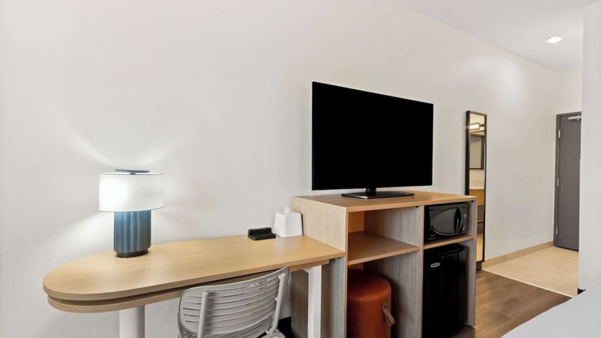 TV and work desk at Spark By Hilton Fountain Hills Scottsdale.