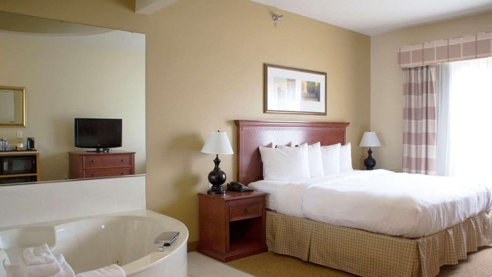 Romantic day use room at Country Inn & Suites By Radisson Mankato Hotel.
