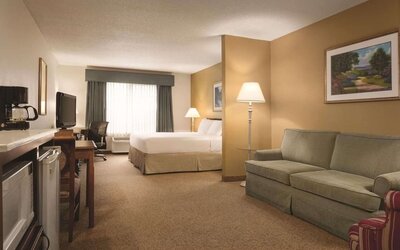 Romantic day use room at Country Inn & Suites By Radisson Mankato Hotel.