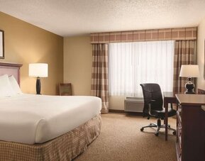 Romantic day use room at Country Inn & Suites By Radisson Mankato Hotel.