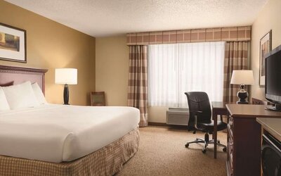 Romantic day use room at Country Inn & Suites By Radisson Mankato Hotel.