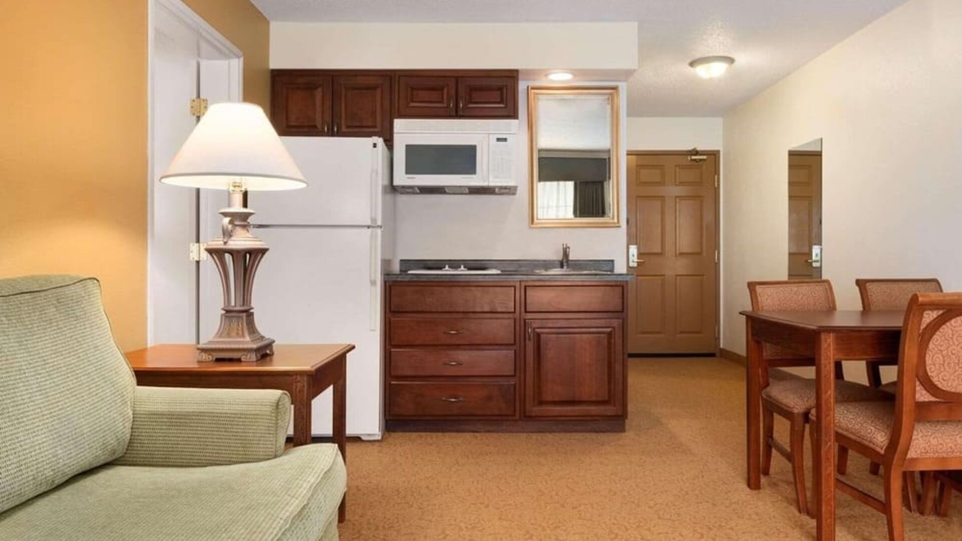 Romantic day use room at Country Inn & Suites By Radisson Mankato Hotel.