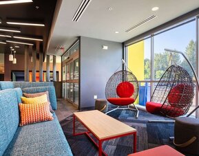 Coworking lounge at Tru By Hilton Eugene.