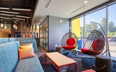 Coworking lounge at Tru By Hilton Eugene.