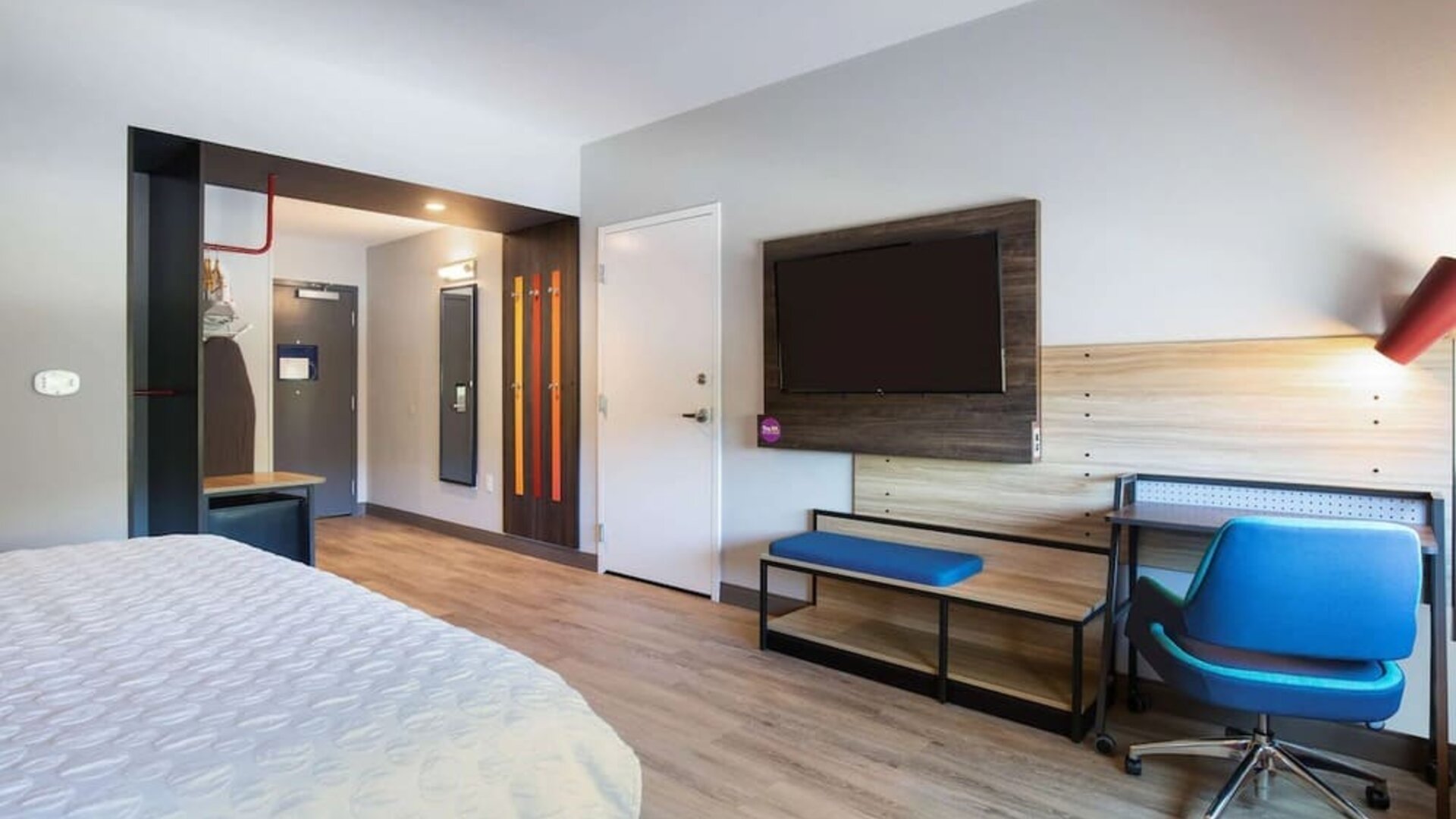 Day use room with TV and work desk at Tru By Hilton Eugene.