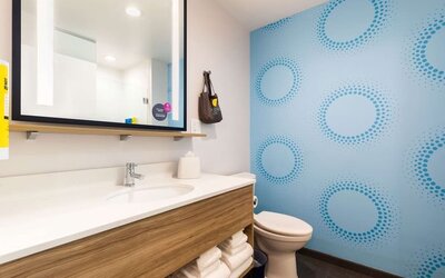 Guest bathroom at Tru By Hilton Eugene.