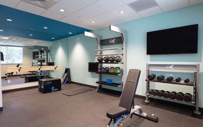Fitness center at Tru By Hilton Eugene.