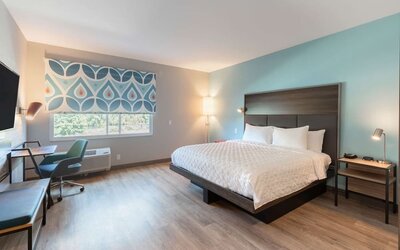 Day use room with TV and work desk at Tru By Hilton Eugene.