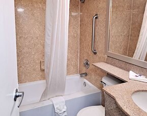 Guest bathroom with shower and tub at Studio 6 Baltimore West - Catonsville.