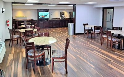 Dining area perfect for coworking at Studio 6 Baltimore West - Catonsville.