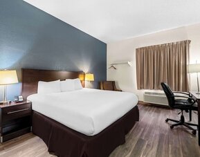 Day use room with work desk at Suburban Studios Orlando - Ocoee/Winter Garden.