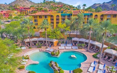 Outdoor pool at Hilton Phoenix Tapatio Cliffs Resort.