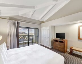 Day use room at Hilton Phoenix Tapatio Cliffs Resort.