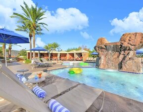 Outdoor pool at Hilton Phoenix Tapatio Cliffs Resort.