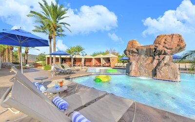 Outdoor pool at Hilton Phoenix Tapatio Cliffs Resort.