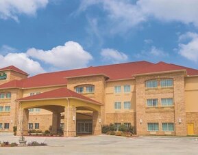 Hotel exterior at Spark By Hilton Missouri City.