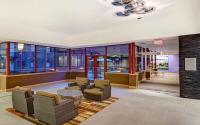 Lounge area at DoubleTree By Hilton Philadelphia Center City.