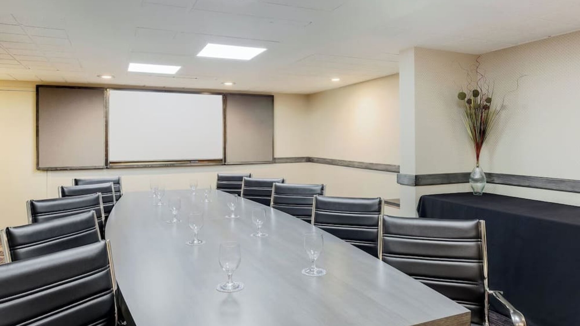 Meeting room at Four Points By Sheraton San Diego.