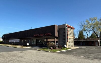 Parking available at Beauty Rest Hotel, Edison.