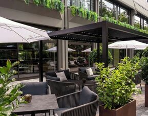 Outdoor dining and seating at DoubleTree By Hilton Berlin Ku'damm.