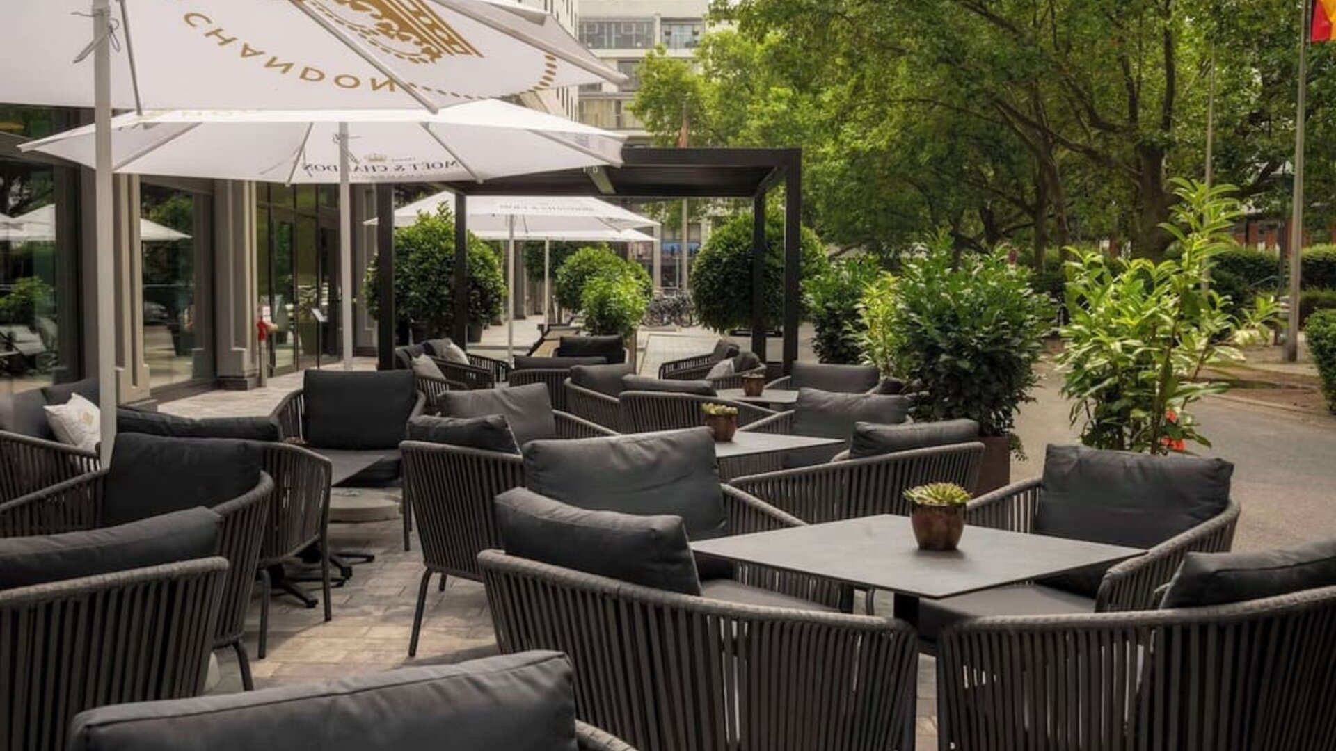 Outdoor dining and seating at DoubleTree By Hilton Berlin Ku'damm.