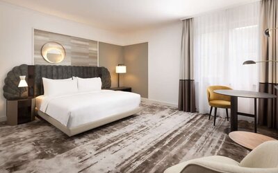 Day use room with TV at Hilton Heidelberg.