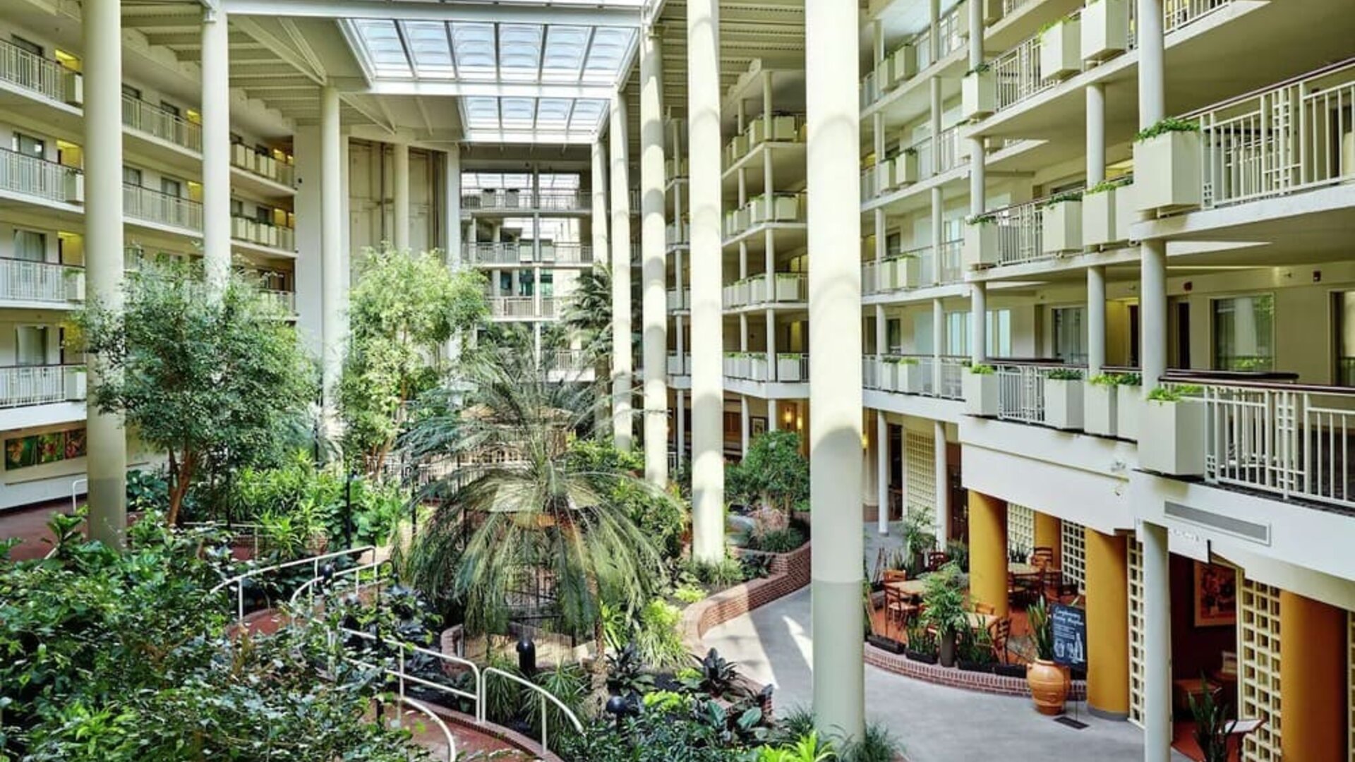 Outdoor seating and terrace at Embassy Suites By Hilton Parsippany.