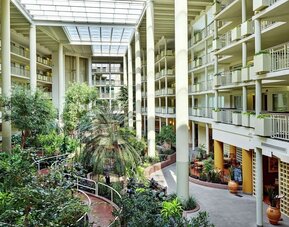 Outdoor seating and terrace at Embassy Suites By Hilton Parsippany.