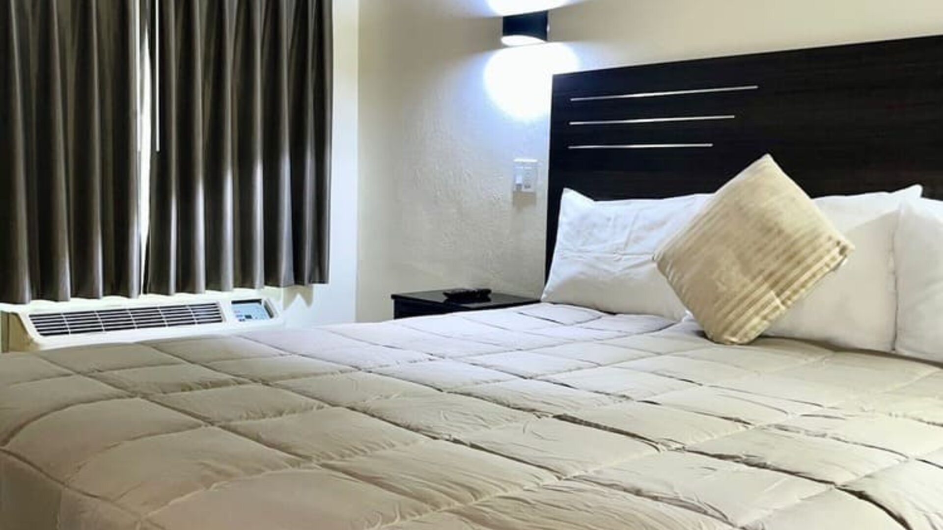 Day use room at Del Aire Inn.