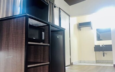 Day use room at Del Aire Inn.