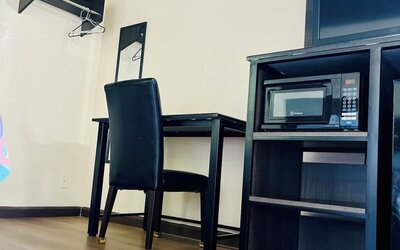 Day use room at Del Aire Inn.