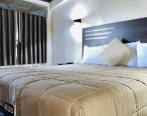 Day use room at Del Aire Inn.