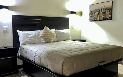 Day use room at Del Aire Inn.