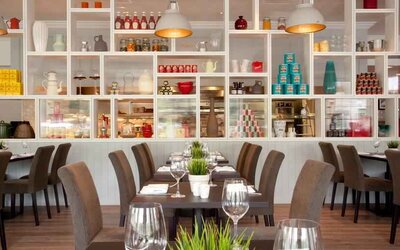 Lounge and dining at DoubleTree By Hilton Coventry.