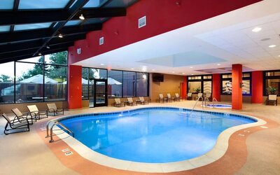 Indoor pool at Hilton Chicago/Oak Brook Suites.