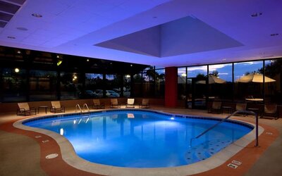 Indoor pool at Hilton Chicago/Oak Brook Suites.