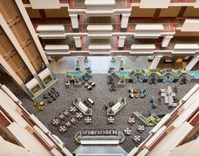 Lounge at Hilton Chicago/Oak Brook Suites.