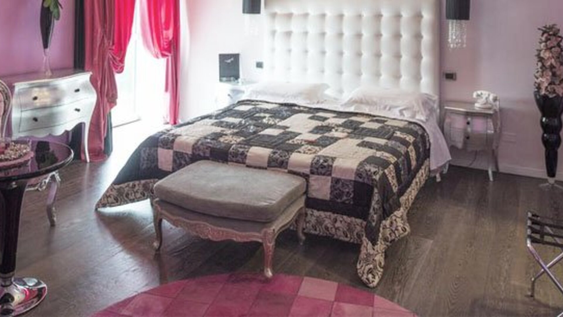 Hotel In - Lounge room