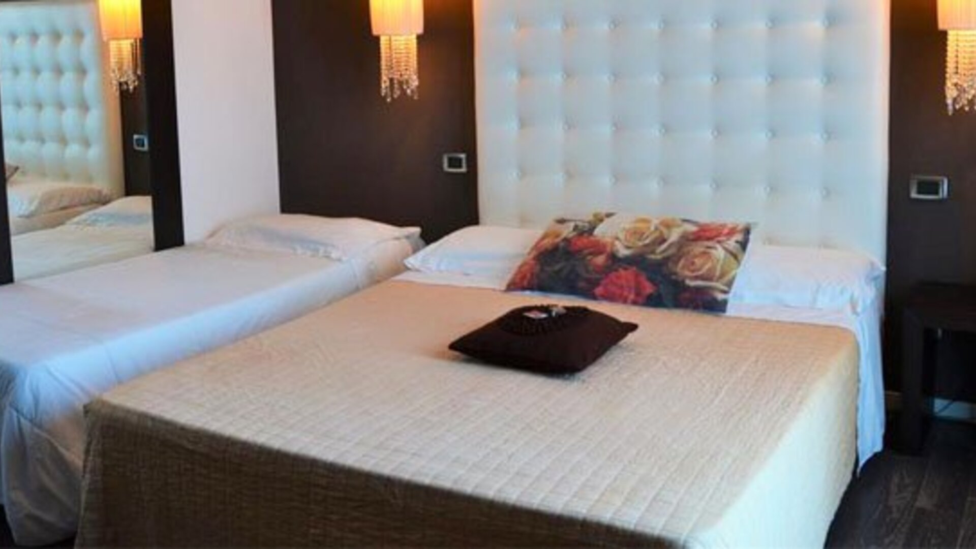 Hotel In - Lounge room