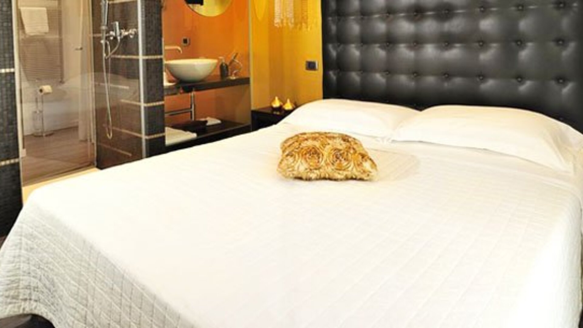 Hotel In - Lounge room