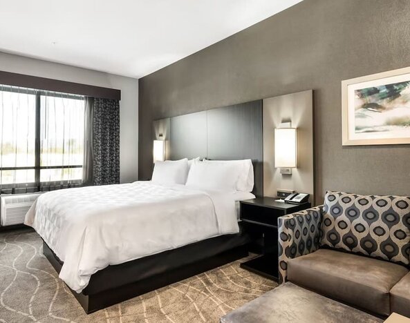 Day use room at Holiday Inn Hotel & Suites Silicon Valley - Milpitas.