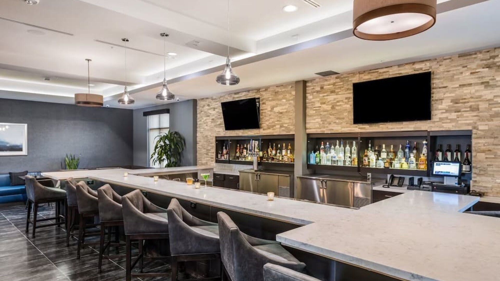 Hotel bar at Holiday Inn Hotel & Suites Silicon Valley - Milpitas.