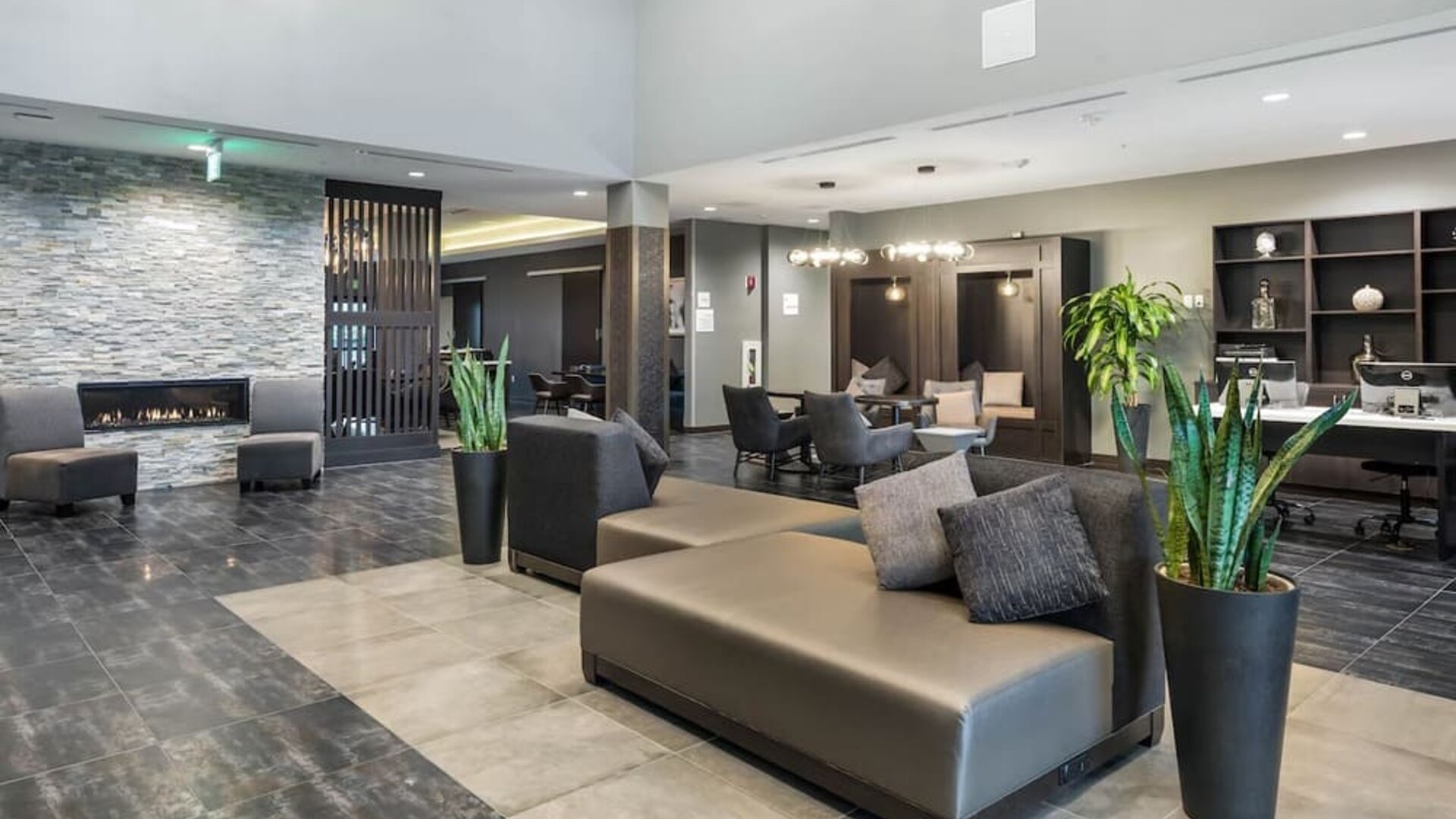 Lobby and lounge at Holiday Inn Hotel & Suites Silicon Valley - Milpitas.